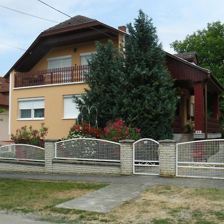 Zsuzsi Apartman Zalakaros Exterior photo