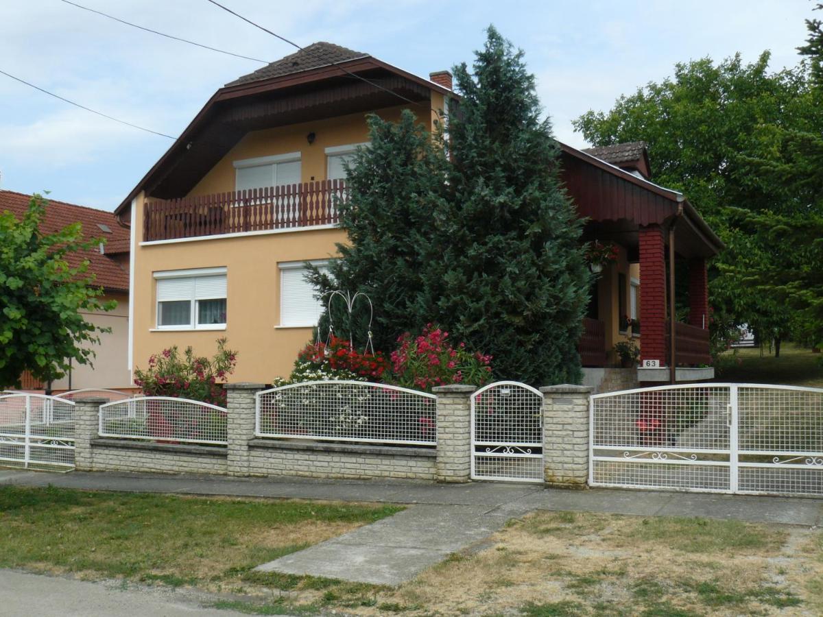 Zsuzsi Apartman Zalakaros Exterior photo